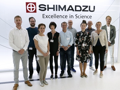 Lage Thaning (right) and his team of Shimadzu in Sweden.